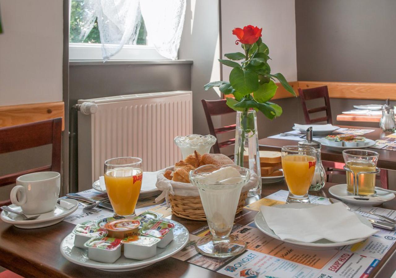 Café Hôtel de la Gare Champagnole Extérieur photo